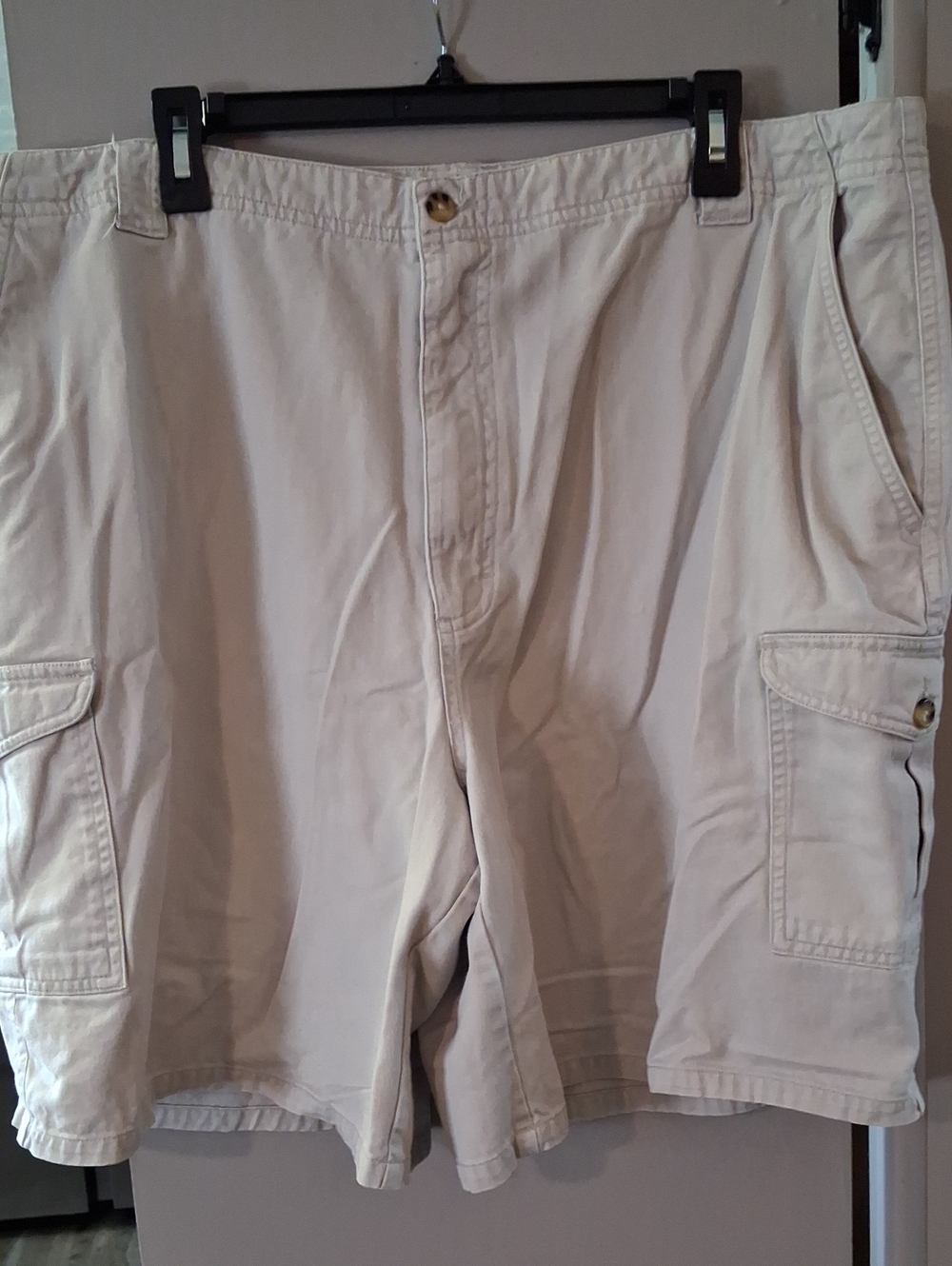 Men's Khaki Cargo Shorts with Multi-Pocket Utility
